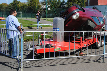 voiture tonneau en attente de retournement