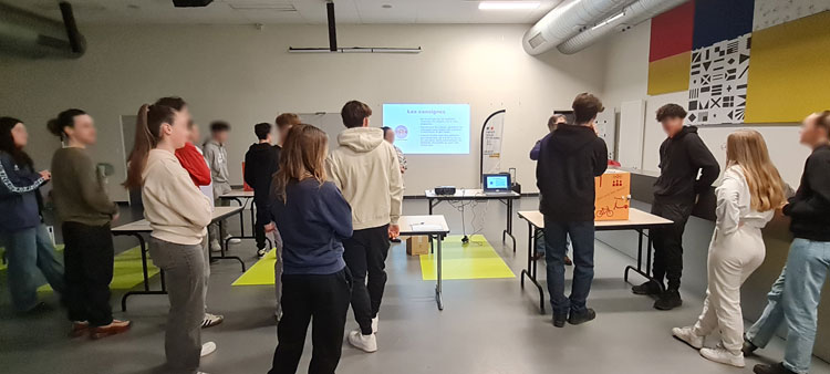 Un escape game conduite addictive (alcool et cannabis) lors d'une action de sensibilisation à Rennes -   Crédit photo jgmt